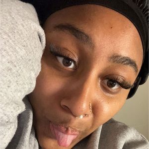 Meet your Posher, Nia